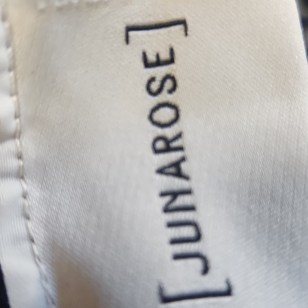 Junarose Black and White Women's Cape - Picture 4 of 6